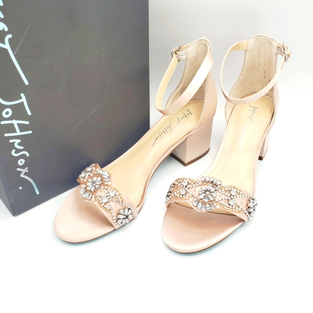 Betsey Johnson Mel heels, Champagne, NIB